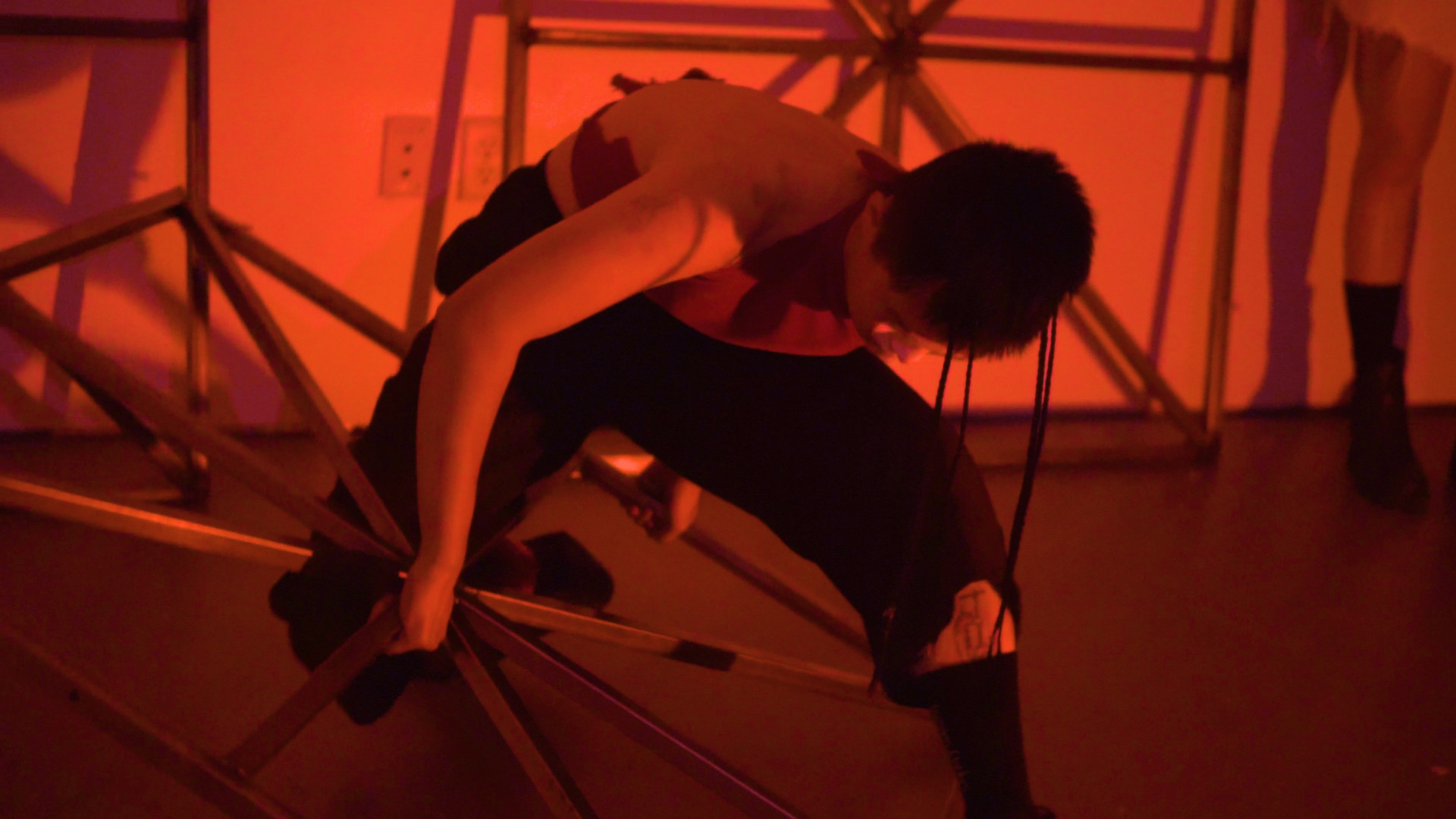 BODY-ON-BORROWED-HOMELAND - RAVEN-LU - A-THESISSS-SHOW